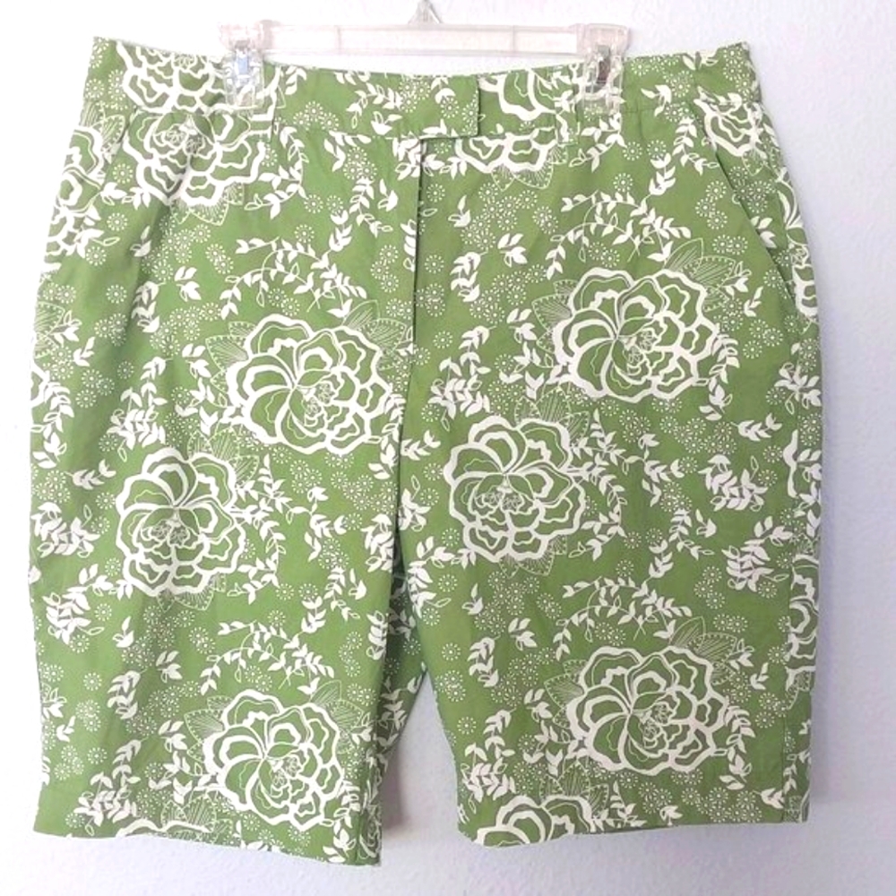 Basic Editions Women's Classic Fit Green Floral 100% Cotton Shorts